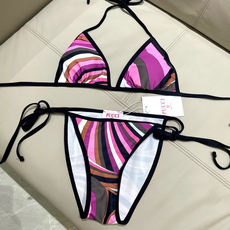 Pucci新款比基尼😍🥰适合多种场景的游泳衣🏊♀️海边 游泳池 温泉 水上乐园 漂流都可以😌内搭也完全 Pucci新款比基尼😍🥰适合多种场景的游泳衣🏊♀️海边 游泳池 温泉 水上乐园 漂流都可以😌内搭也完全