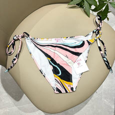 Pucci新款比基尼😍🥰适合多种场景的游泳衣🏊♀️海边 游泳池 温泉 水上乐园 漂流都可以😌内搭也完全 Pucci新款比基尼😍🥰适合多种场景的游泳衣🏊♀️海边 游泳池 温泉 水上乐园 漂流都可以😌内搭也完全