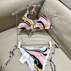 Pucci新款比基尼😍🥰适合多种场景的游泳衣🏊♀️海边 游泳池 温泉 水上乐园 漂流都可以😌内搭也完全 Pucci新款比基尼😍🥰适合多种场景的游泳衣🏊♀️海边 游泳池 温泉 水上乐园 漂流都可以😌内搭也完全