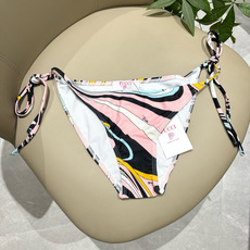 Pucci新款比基尼😍🥰适合多种场景的游泳衣🏊♀️海边 游泳池 温泉 水上乐园 漂流都可以😌内搭也完全 Pucci新款比基尼😍🥰适合多种场景的游泳衣🏊♀️海边 游泳池 温泉 水上乐园 漂流都可以😌内搭也完全