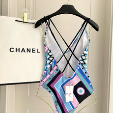 Pucci新款连体😍🥰适合多种场景的游泳衣🏊♀️海边 游泳池 温泉 水上乐园 漂流都可以😌内搭也完全可 Pucci新款连体😍🥰适合多种场景的游泳衣🏊♀️海边 游泳池 温泉 水上乐园 漂流都可以😌内搭也完全可