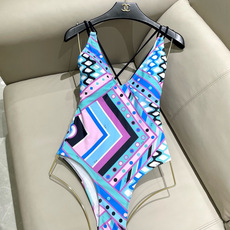 Pucci新款连体😍🥰适合多种场景的游泳衣🏊♀️海边 游泳池 温泉 水上乐园 漂流都可以😌内搭也完全可 Pucci新款连体😍🥰适合多种场景的游泳衣🏊♀️海边 游泳池 温泉 水上乐园 漂流都可以😌内搭也完全可
