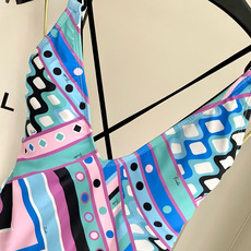Pucci新款连体😍🥰适合多种场景的游泳衣🏊♀️海边 游泳池 温泉 水上乐园 漂流都可以😌内搭也完全可 Pucci新款连体😍🥰适合多种场景的游泳衣🏊♀️海边 游泳池 温泉 水上乐园 漂流都可以😌内搭也完全可