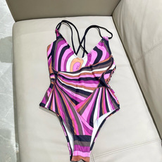 Pucci新款连体😍🥰适合多种场景的游泳衣🏊♀️海边 游泳池 温泉 水上乐园 漂流都可以😌内搭也完全可 Pucci新款连体😍🥰适合多种场景的游泳衣🏊♀️海边 游泳池 温泉 水上乐园 漂流都可以😌内搭也完全可