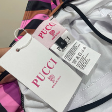 Pucci新款连体😍🥰适合多种场景的游泳衣🏊♀️海边 游泳池 温泉 水上乐园 漂流都可以😌内搭也完全可 Pucci新款连体😍🥰适合多种场景的游泳衣🏊♀️海边 游泳池 温泉 水上乐园 漂流都可以😌内搭也完全可