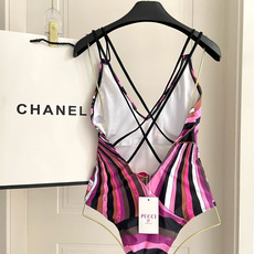 Pucci新款连体😍🥰适合多种场景的游泳衣🏊♀️海边 游泳池 温泉 水上乐园 漂流都可以😌内搭也完全可 Pucci新款连体😍🥰适合多种场景的游泳衣🏊♀️海边 游泳池 温泉 水上乐园 漂流都可以😌内搭也完全可