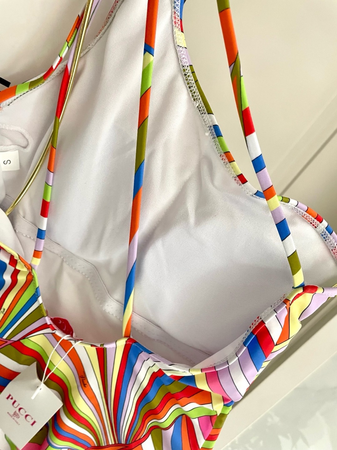 Pucci新款连体😍🥰适合多种场景的游泳衣🏊♀️海边 游泳池 温泉 水上乐园 漂流都可以😌内搭也完全可 Pucci新款连体😍🥰适合多种场景的游泳衣🏊♀️海边 游泳池 温泉 水上乐园 漂流都可以😌内搭也完全可