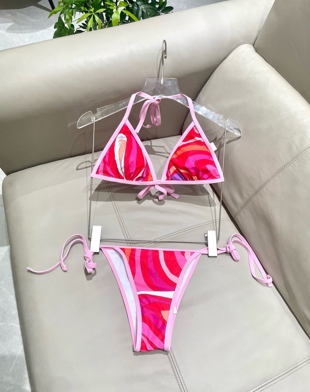 Pucci新款比基尼😍🥰适合多种场景的游泳衣🏊♀️海边 游泳池 温泉 水上乐园 漂流都可以😌内搭也完全 Pucci新款比基尼😍🥰适合多种场景的游泳衣🏊♀️海边 游泳池 温泉 水上乐园 漂流都可以😌内搭也完全
