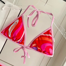 Pucci新款比基尼😍🥰适合多种场景的游泳衣🏊♀️海边 游泳池 温泉 水上乐园 漂流都可以😌内搭也完全 Pucci新款比基尼😍🥰适合多种场景的游泳衣🏊♀️海边 游泳池 温泉 水上乐园 漂流都可以😌内搭也完全