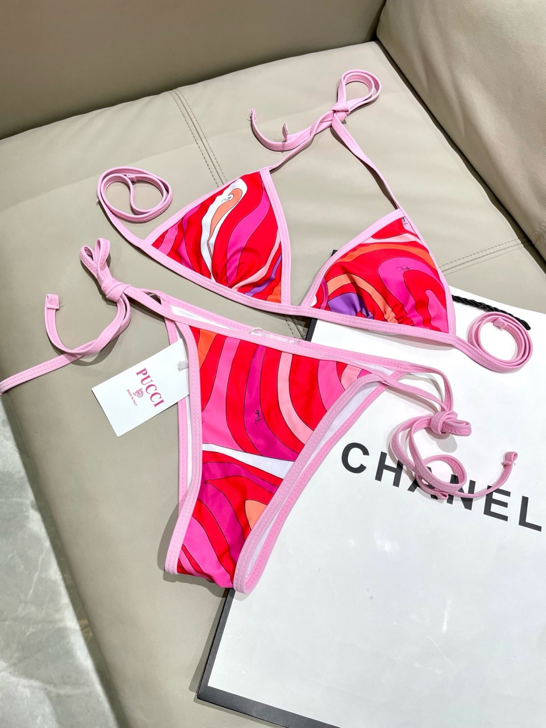 Pucci新款比基尼😍🥰适合多种场景的游泳衣🏊♀️海边 游泳池 温泉 水上乐园 漂流都可以😌内搭也完全 Pucci新款比基尼😍🥰适合多种场景的游泳衣🏊♀️海边 游泳池 温泉 水上乐园 漂流都可以😌内搭也完全