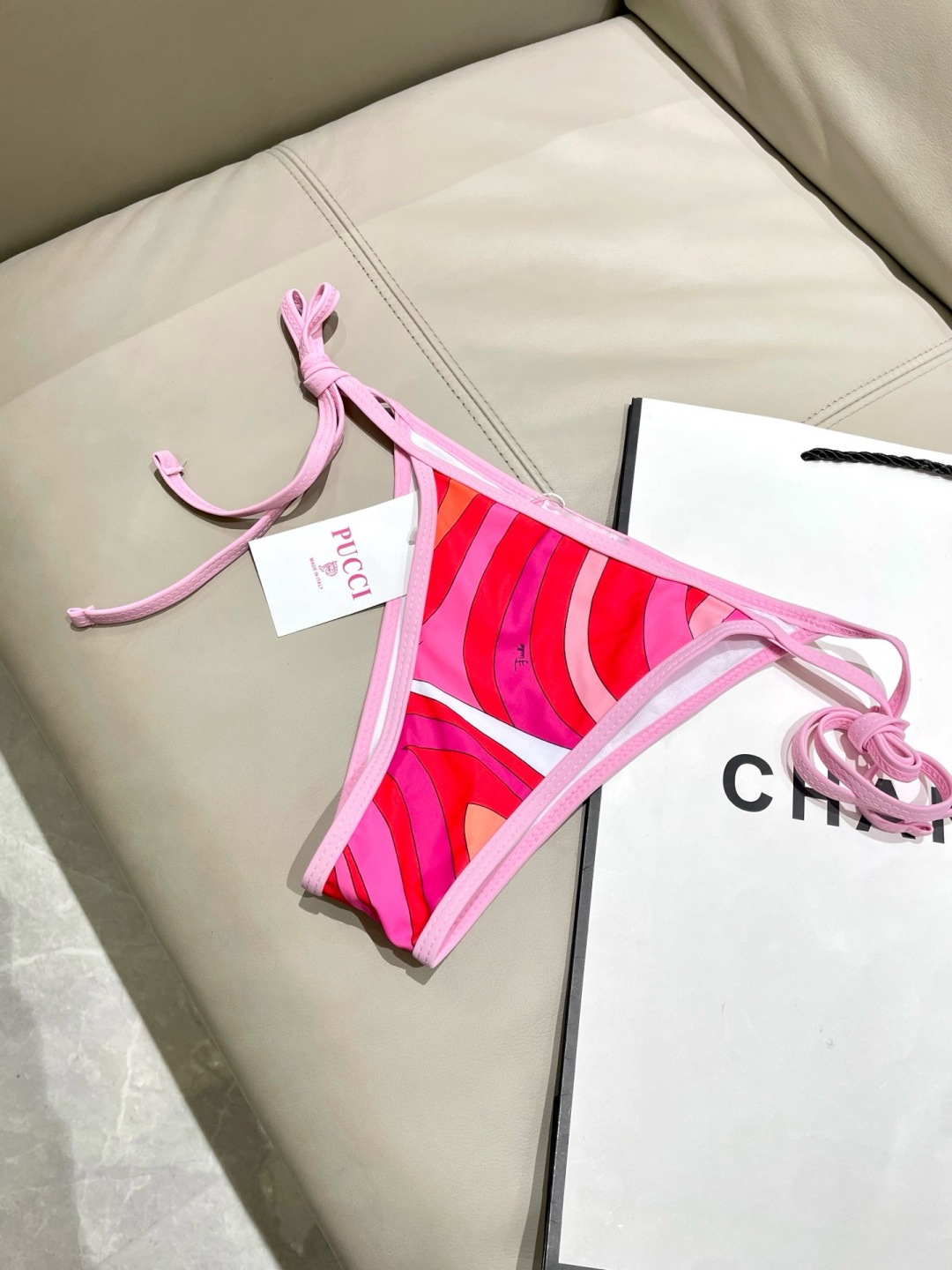 Pucci新款比基尼😍🥰适合多种场景的游泳衣🏊♀️海边 游泳池 温泉 水上乐园 漂流都可以😌内搭也完全 Pucci新款比基尼😍🥰适合多种场景的游泳衣🏊♀️海边 游泳池 温泉 水上乐园 漂流都可以😌内搭也完全