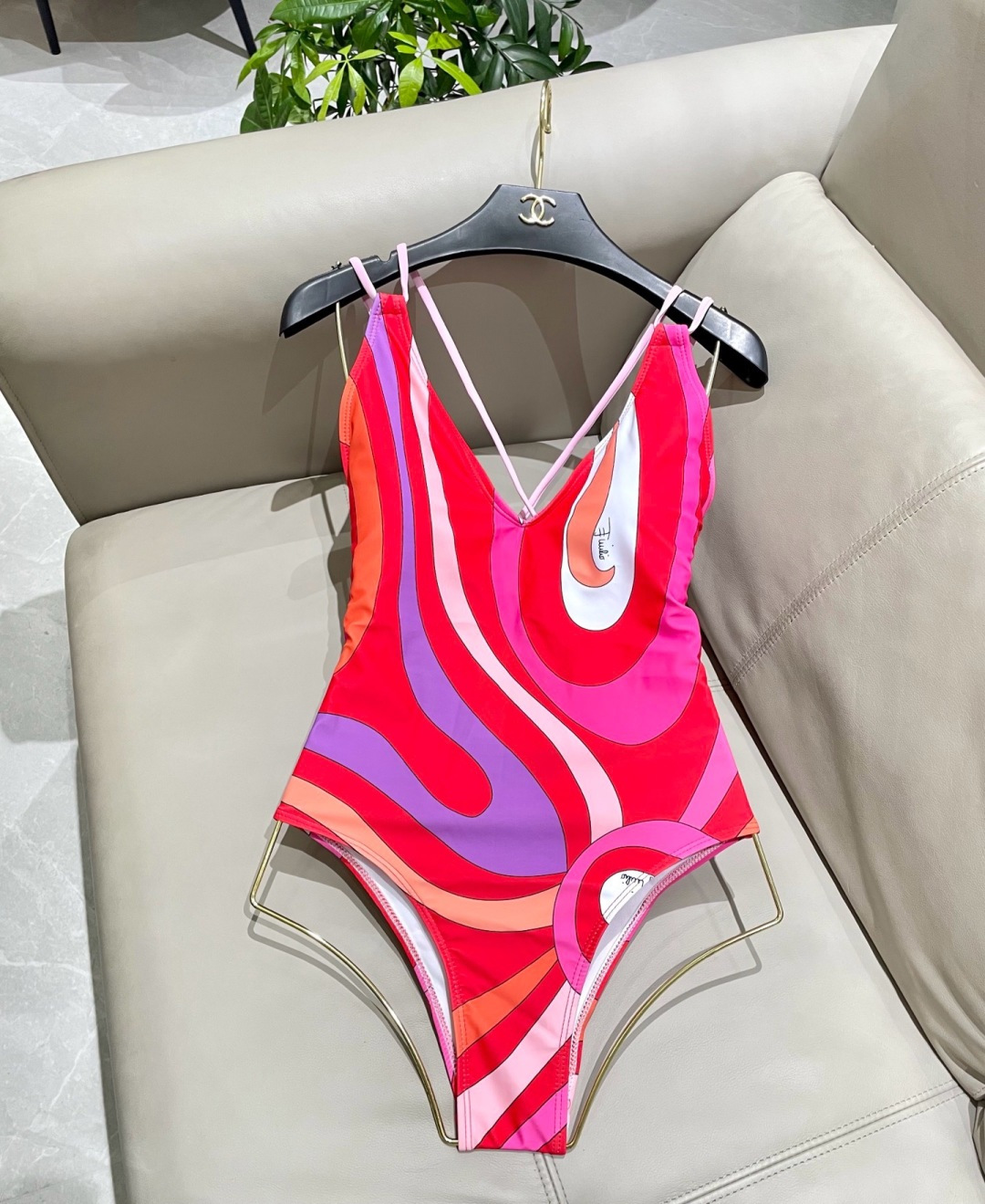 Pucci新款连体😍🥰适合多种场景的游泳衣🏊♀️海边 游泳池 温泉 水上乐园 漂流都可以😌内搭也完全可 Pucci新款连体😍🥰适合多种场景的游泳衣🏊♀️海边 游泳池 温泉 水上乐园 漂流都可以😌内搭也完全可