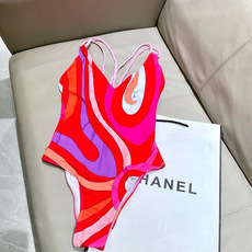 Pucci新款连体😍🥰适合多种场景的游泳衣🏊♀️海边 游泳池 温泉 水上乐园 漂流都可以😌内搭也完全可 Pucci新款连体😍🥰适合多种场景的游泳衣🏊♀️海边 游泳池 温泉 水上乐园 漂流都可以😌内搭也完全可