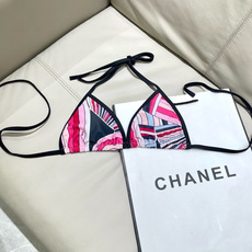 Pucci新款比基尼😍🥰适合多种场景的游泳衣🏊♀️海边 游泳池 温泉 水上乐园 漂流都可以😌内搭也完全 Pucci新款比基尼😍🥰适合多种场景的游泳衣🏊♀️海边 游泳池 温泉 水上乐园 漂流都可以😌内搭也完全