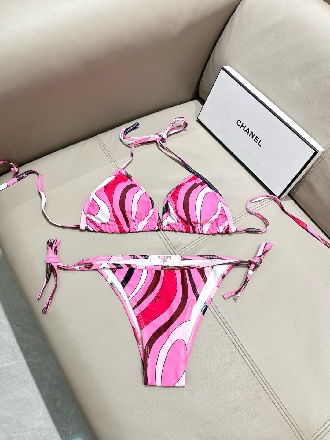 Pucci新款比基尼😍🥰适合多种场景的游泳衣🏊♀️海边 游泳池 温泉 水上乐园 漂流都可以😌内搭也完全 Pucci新款比基尼😍🥰适合多种场景的游泳衣🏊♀️海边 游泳池 温泉 水上乐园 漂流都可以😌内搭也完全
