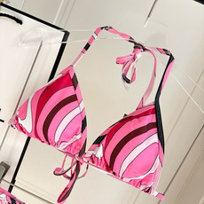 Pucci新款比基尼😍🥰适合多种场景的游泳衣🏊♀️海边 游泳池 温泉 水上乐园 漂流都可以😌内搭也完全 Pucci新款比基尼😍🥰适合多种场景的游泳衣🏊♀️海边 游泳池 温泉 水上乐园 漂流都可以😌内搭也完全