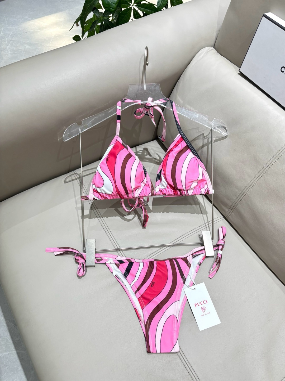 Pucci新款比基尼😍🥰适合多种场景的游泳衣🏊♀️海边 游泳池 温泉 水上乐园 漂流都可以😌内搭也完全 Pucci新款比基尼😍🥰适合多种场景的游泳衣🏊♀️海边 游泳池 温泉 水上乐园 漂流都可以😌内搭也完全