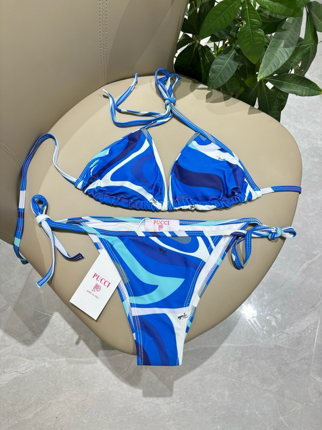 Pucci新款比基尼😍🥰适合多种场景的游泳衣🏊♀️海边 游泳池 温泉 水上乐园 漂流都可以😌内搭也完全 Pucci新款比基尼😍🥰适合多种场景的游泳衣🏊♀️海边 游泳池 温泉 水上乐园 漂流都可以😌内搭也完全
