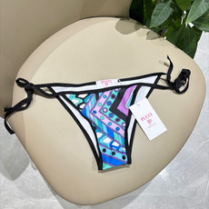 Pucci新款比基尼😍🥰适合多种场景的游泳衣🏊♀️海边 游泳池 温泉 水上乐园 漂流都可以😌内搭也完全 Pucci新款比基尼😍🥰适合多种场景的游泳衣🏊♀️海边 游泳池 温泉 水上乐园 漂流都可以😌内搭也完全