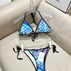 Pucci新款比基尼😍🥰适合多种场景的游泳衣🏊♀️海边 游泳池 温泉 水上乐园 漂流都可以😌内搭也完全 Pucci新款比基尼😍🥰适合多种场景的游泳衣🏊♀️海边 游泳池 温泉 水上乐园 漂流都可以😌内搭也完全