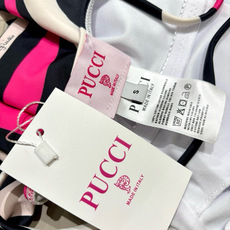 Pucci新款连体😍🥰适合多种场景的游泳衣🏊♀️海边 游泳池 温泉 水上乐园 漂流都可以😌内搭也完全可 Pucci新款连体😍🥰适合多种场景的游泳衣🏊♀️海边 游泳池 温泉 水上乐园 漂流都可以😌内搭也完全可