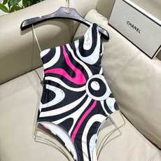 Pucci新款连体😍🥰适合多种场景的游泳衣🏊♀️海边 游泳池 温泉 水上乐园 漂流都可以😌内搭也完全可 Pucci新款连体😍🥰适合多种场景的游泳衣🏊♀️海边 游泳池 温泉 水上乐园 漂流都可以😌内搭也完全可
