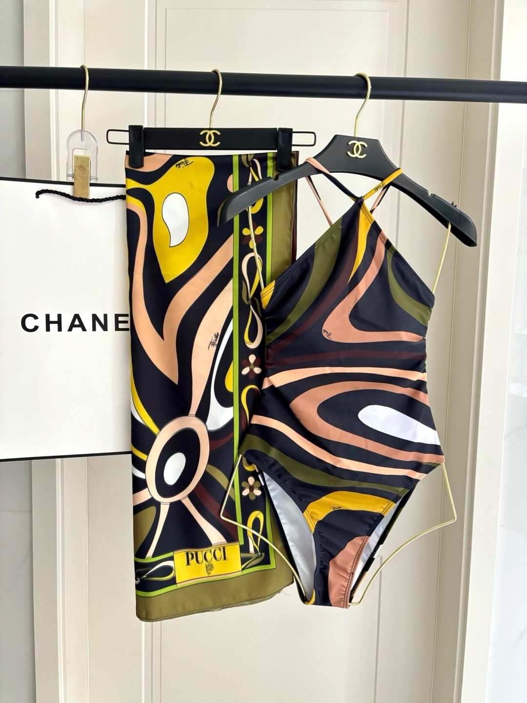 🌾ucci新款连体➕纱裙 时尚潮流款 😍🥰适合多种场景的游泳衣🏊♀️海边 游泳池 温泉 水上乐园 漂流 🌾ucci新款连体➕纱裙 时尚潮流款 😍🥰适合多种场景的游泳衣🏊♀️海边 游泳池 温泉 水上乐园 漂流