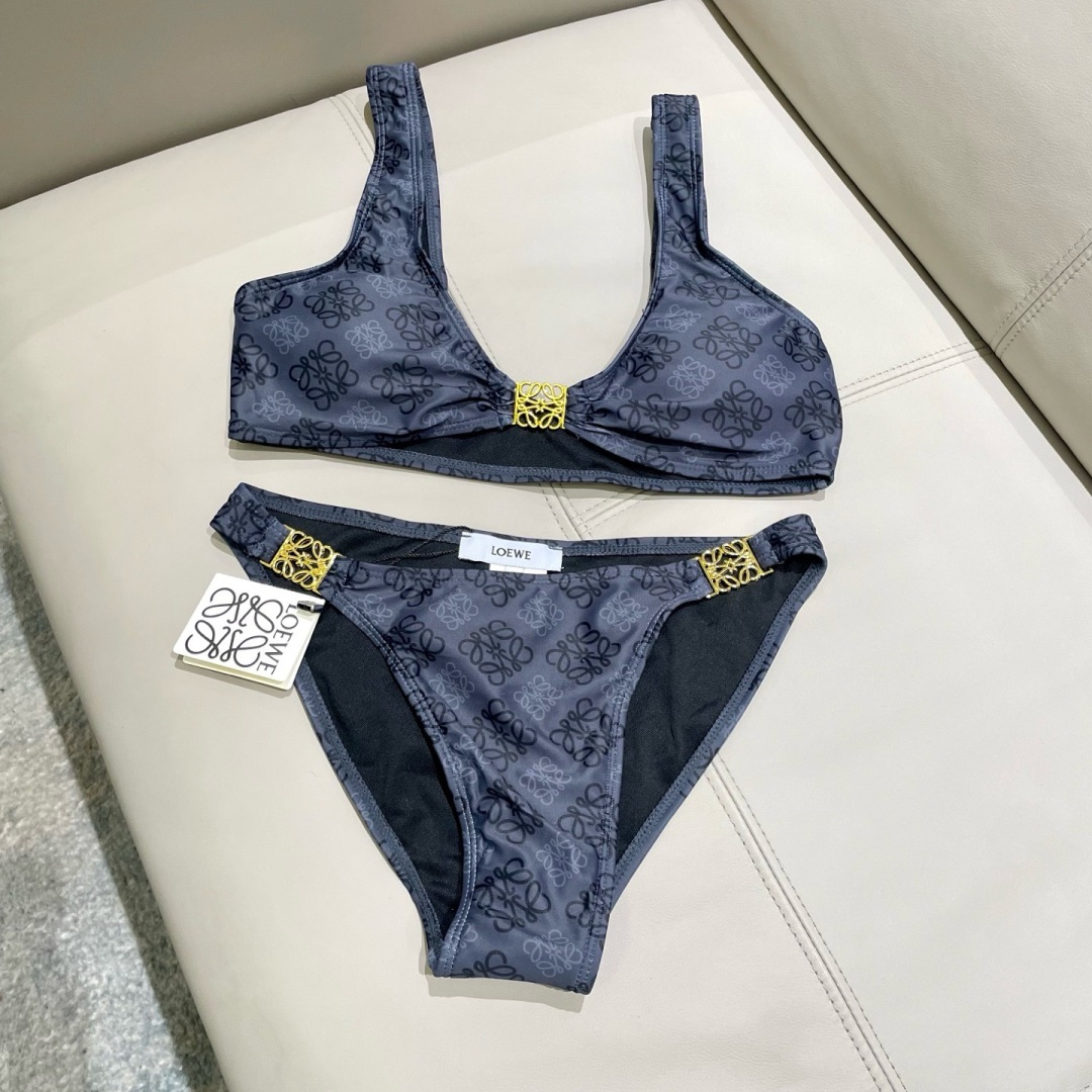 罗意威新款比基尼泳衣 定制对吧版五金 😍🥰适合多种场景的游泳衣🏊♀️海边 游泳池 温泉 水上乐园 漂 罗意威新款比基尼泳衣 定制对吧版五金 😍🥰适合多种场景的游泳衣🏊♀️海边 游泳池 温泉 水上乐园 漂