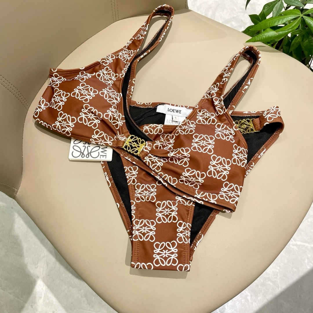 罗意威新款比基尼泳衣 定制对吧版五金 😍🥰适合多种场景的游泳衣🏊♀️海边 游泳池 温泉 水上乐园 漂 罗意威新款比基尼泳衣 定制对吧版五金 😍🥰适合多种场景的游泳衣🏊♀️海边 游泳池 温泉 水上乐园 漂