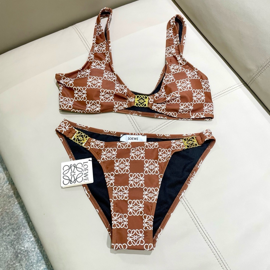 罗意威新款比基尼泳衣 定制对吧版五金 😍🥰适合多种场景的游泳衣🏊♀️海边 游泳池 温泉 水上乐园 漂 罗意威新款比基尼泳衣 定制对吧版五金 😍🥰适合多种场景的游泳衣🏊♀️海边 游泳池 温泉 水上乐园 漂