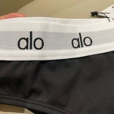 ALO专柜新款分体泳衣😍🥰适合多种场景的游泳衣🏊♀️海边 游泳池 温泉 水上乐园 漂流都可以😌内搭也完 ALO专柜新款分体泳衣😍🥰适合多种场景的游泳衣🏊♀️海边 游泳池 温泉 水上乐园 漂流都可以😌内搭也完