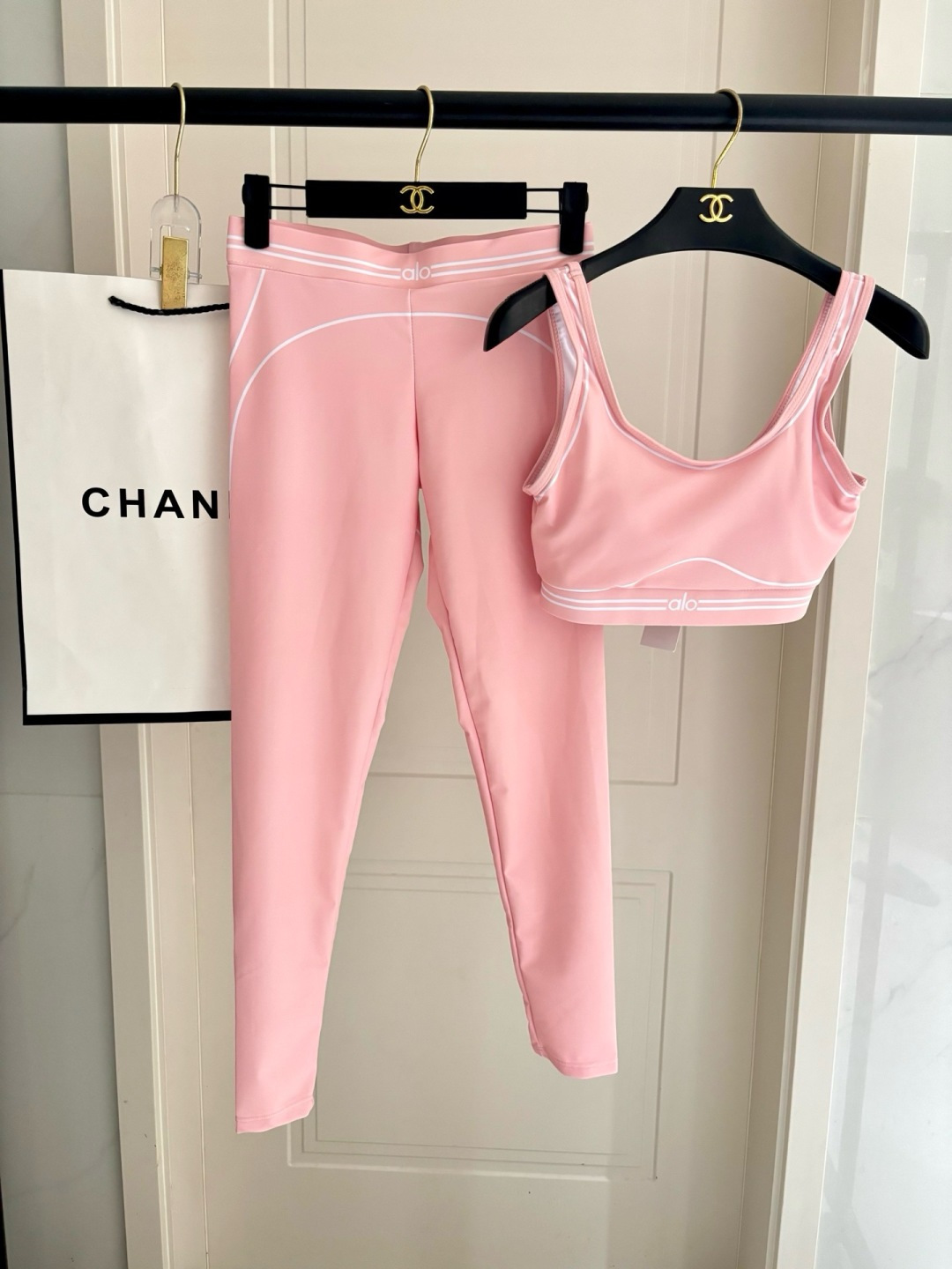 ALO新款高弹力健身长款瑜伽服运动套装~小背心➕修身提臀显瘦打底裤S M L Xl