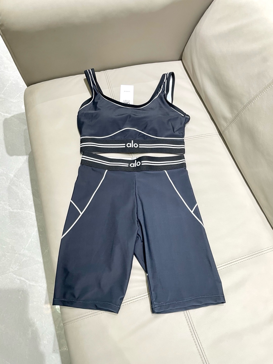 ALO新款高弹力健身短款瑜伽服运动套装~小背心➕修身提臀显瘦打底裤S M L Xl