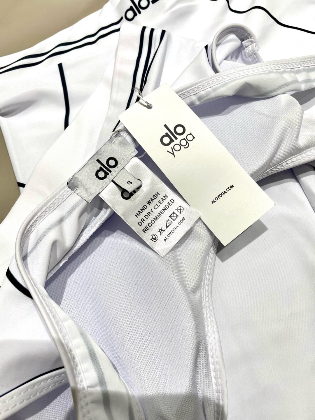 ALO新款高弹力健身短款瑜伽服运动套装~小背心➕修身提臀显瘦打底裤S M L Xl