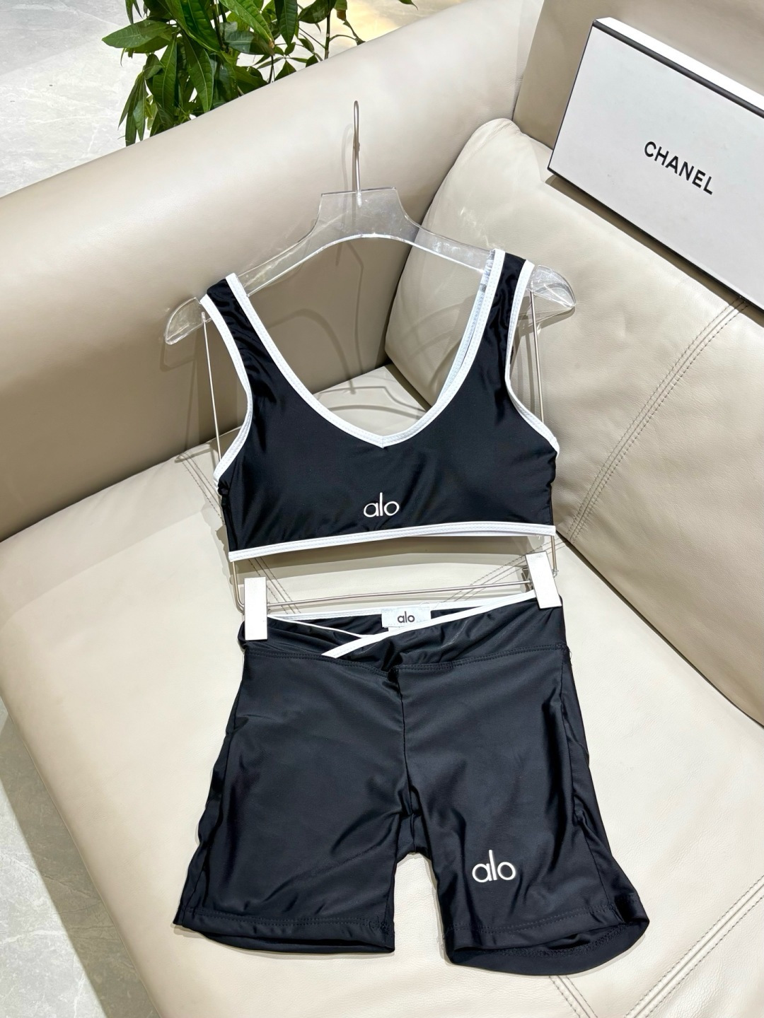 ALO新款高弹力健身短款瑜伽服运动套装~小背心➕修身提臀显瘦打底裤S M L Xl