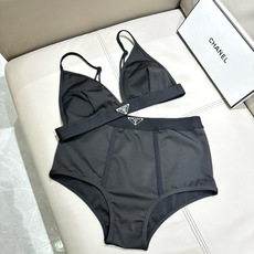 普拉达分体比基尼😍🥰适合多种场景的游泳衣🏊♀️海边 游泳池 温泉 水上乐园 漂流都可以😌内搭也完全可以 普拉达分体比基尼😍🥰适合多种场景的游泳衣🏊♀️海边 游泳池 温泉 水上乐园 漂流都可以😌内搭也完全可以