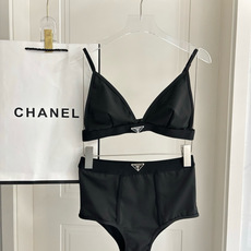 普拉达分体比基尼😍🥰适合多种场景的游泳衣🏊♀️海边 游泳池 温泉 水上乐园 漂流都可以😌内搭也完全可以 普拉达分体比基尼😍🥰适合多种场景的游泳衣🏊♀️海边 游泳池 温泉 水上乐园 漂流都可以😌内搭也完全可以