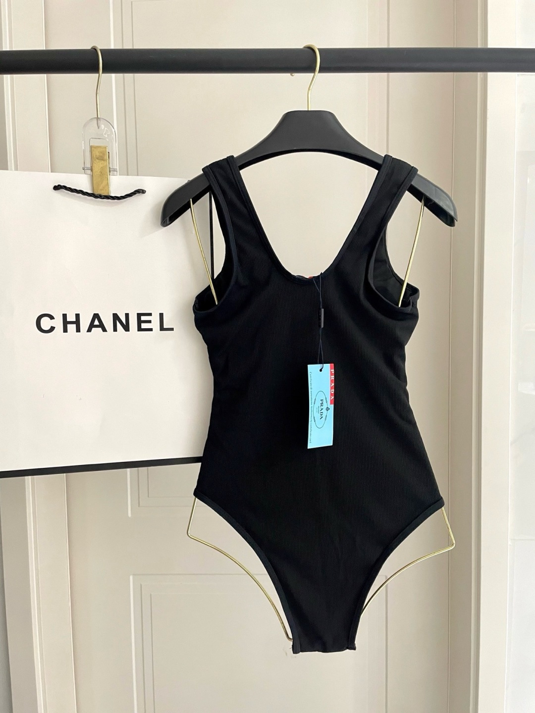 普拉达针织泳衣😍🥰适合多种场景的游泳衣🏊♀️海边 游泳池 温泉 水上乐园 漂流都可以😌内搭也完全可以 普拉达针织泳衣😍🥰适合多种场景的游泳衣🏊♀️海边 游泳池 温泉 水上乐园 漂流都可以😌内搭也完全可以