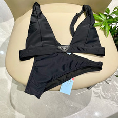 普拉达比基尼😍🥰适合多种场景的游泳衣🏊♀️海边 游泳池 温泉 水上乐园 漂流都可以😌内搭也完全可以 连 普拉达比基尼😍🥰适合多种场景的游泳衣🏊♀️海边 游泳池 温泉 水上乐园 漂流都可以😌内搭也完全可以 连