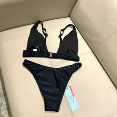 普拉达比基尼😍🥰适合多种场景的游泳衣🏊♀️海边 游泳池 温泉 水上乐园 漂流都可以😌内搭也完全可以 连 普拉达比基尼😍🥰适合多种场景的游泳衣🏊♀️海边 游泳池 温泉 水上乐园 漂流都可以😌内搭也完全可以 连