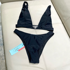 普拉达比基尼😍🥰适合多种场景的游泳衣🏊♀️海边 游泳池 温泉 水上乐园 漂流都可以😌内搭也完全可以 连 普拉达比基尼😍🥰适合多种场景的游泳衣🏊♀️海边 游泳池 温泉 水上乐园 漂流都可以😌内搭也完全可以 连