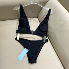 普拉达比基尼😍🥰适合多种场景的游泳衣🏊♀️海边 游泳池 温泉 水上乐园 漂流都可以😌内搭也完全可以 连 普拉达比基尼😍🥰适合多种场景的游泳衣🏊♀️海边 游泳池 温泉 水上乐园 漂流都可以😌内搭也完全可以 连