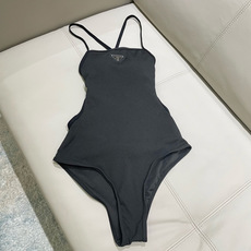 普拉达专柜新款连体泳衣😍🥰适合多种场景的游泳衣🏊♀️海边 游泳池 温泉 水上乐园 漂流都可以😌内搭也完 普拉达专柜新款连体泳衣😍🥰适合多种场景的游泳衣🏊♀️海边 游泳池 温泉 水上乐园 漂流都可以😌内搭也完