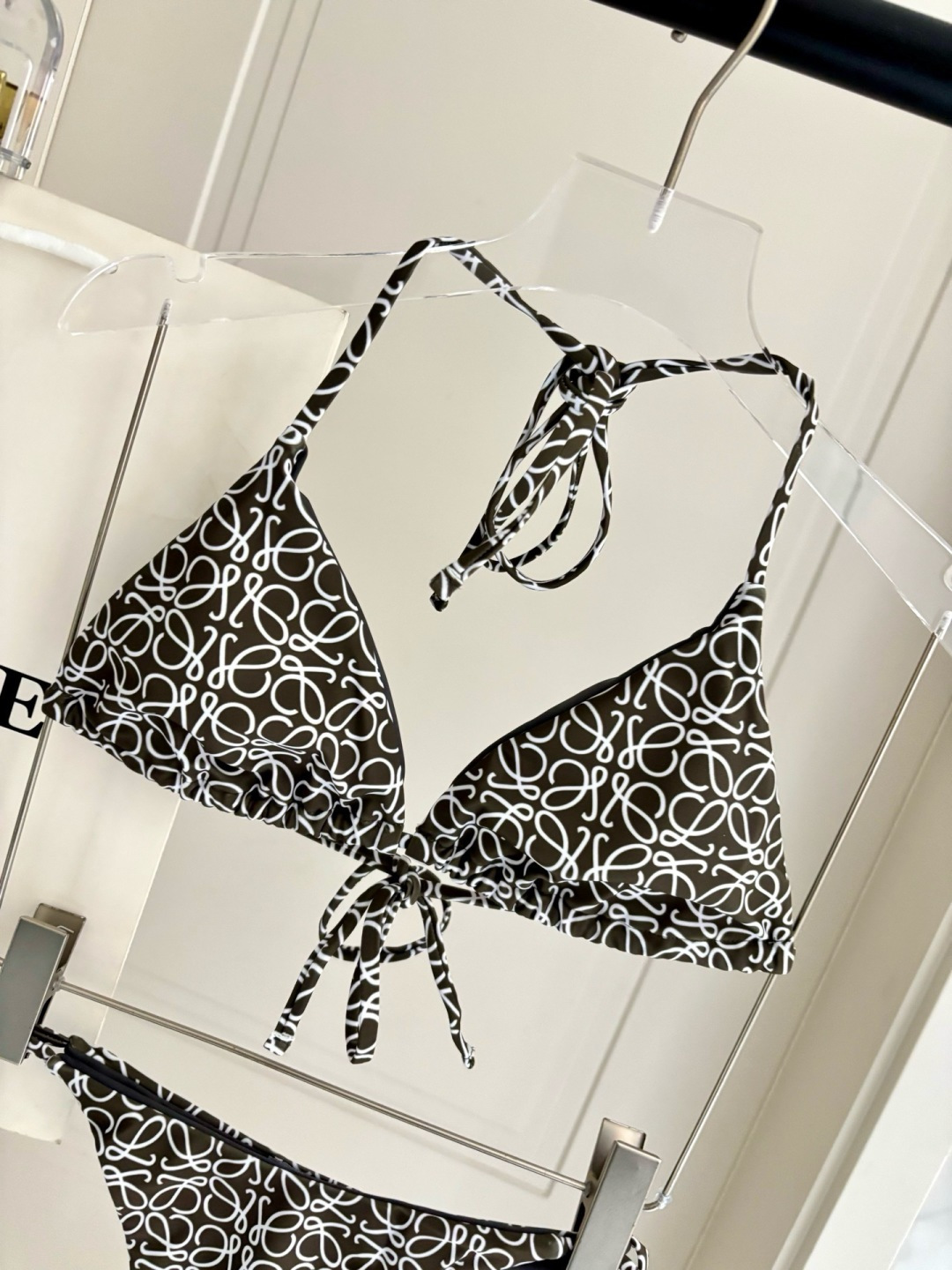 Loewe新款分体😍🥰适合多种场景的游泳衣🏊♀️海边 游泳池 温泉 水上乐园 漂流都可以😌内搭也完全可 Loewe新款分体😍🥰适合多种场景的游泳衣🏊♀️海边 游泳池 温泉 水上乐园 漂流都可以😌内搭也完全可