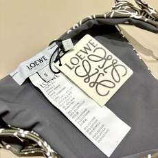 Loewe新款分体😍🥰适合多种场景的游泳衣🏊♀️海边 游泳池 温泉 水上乐园 漂流都可以😌内搭也完全可 Loewe新款分体😍🥰适合多种场景的游泳衣🏊♀️海边 游泳池 温泉 水上乐园 漂流都可以😌内搭也完全可