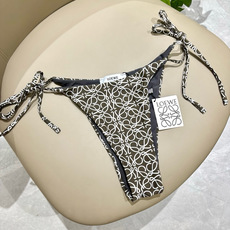 Loewe新款分体😍🥰适合多种场景的游泳衣🏊♀️海边 游泳池 温泉 水上乐园 漂流都可以😌内搭也完全可 Loewe新款分体😍🥰适合多种场景的游泳衣🏊♀️海边 游泳池 温泉 水上乐园 漂流都可以😌内搭也完全可