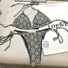 Loewe新款分体😍🥰适合多种场景的游泳衣🏊♀️海边 游泳池 温泉 水上乐园 漂流都可以😌内搭也完全可 Loewe新款分体😍🥰适合多种场景的游泳衣🏊♀️海边 游泳池 温泉 水上乐园 漂流都可以😌内搭也完全可