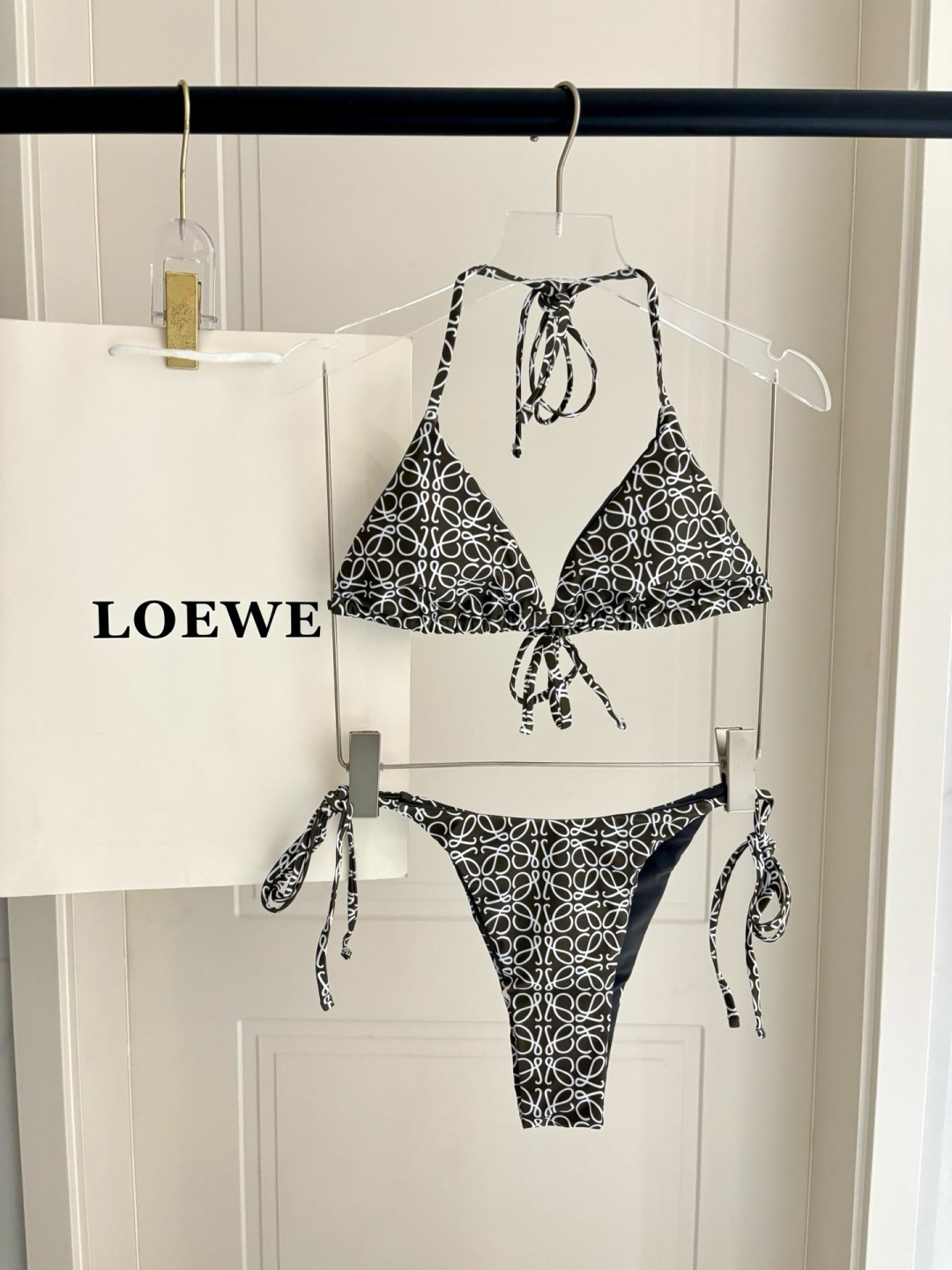 Loewe新款分体😍🥰适合多种场景的游泳衣🏊♀️海边 游泳池 温泉 水上乐园 漂流都可以😌内搭也完全可 Loewe新款分体😍🥰适合多种场景的游泳衣🏊♀️海边 游泳池 温泉 水上乐园 漂流都可以😌内搭也完全可