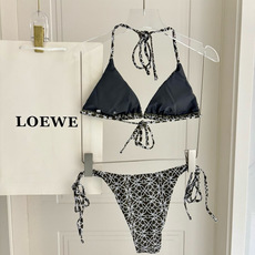 Loewe新款分体😍🥰适合多种场景的游泳衣🏊♀️海边 游泳池 温泉 水上乐园 漂流都可以😌内搭也完全可 Loewe新款分体😍🥰适合多种场景的游泳衣🏊♀️海边 游泳池 温泉 水上乐园 漂流都可以😌内搭也完全可