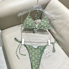 Loewe新款分体😍🥰适合多种场景的游泳衣🏊♀️海边 游泳池 温泉 水上乐园 漂流都可以😌内搭也完全可 Loewe新款分体😍🥰适合多种场景的游泳衣🏊♀️海边 游泳池 温泉 水上乐园 漂流都可以😌内搭也完全可
